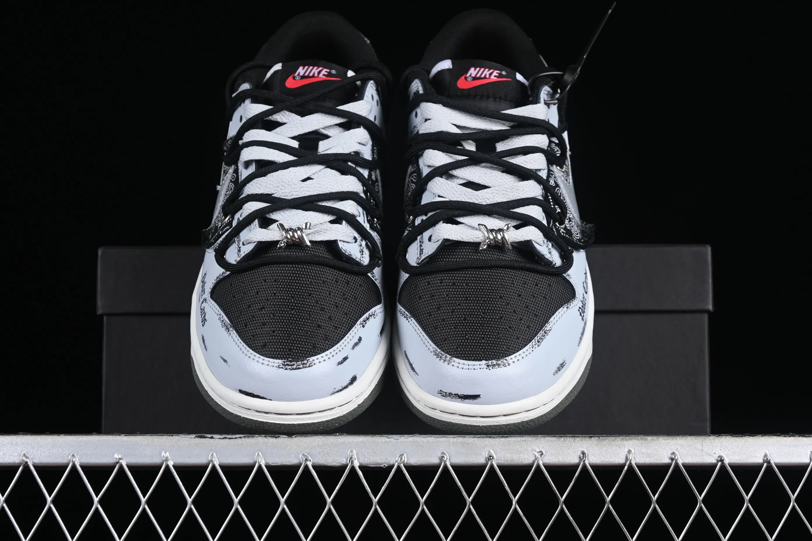 All Categories Nk SB Dunk Series Nk SB Dunk Low Low-top sneakers Nk Dunk Low Sanci Lab Dark Poker Old Dirty Shoes Premium Gray Cashew Pattern SB Strap Low-top Casual Shoes DM0108-001